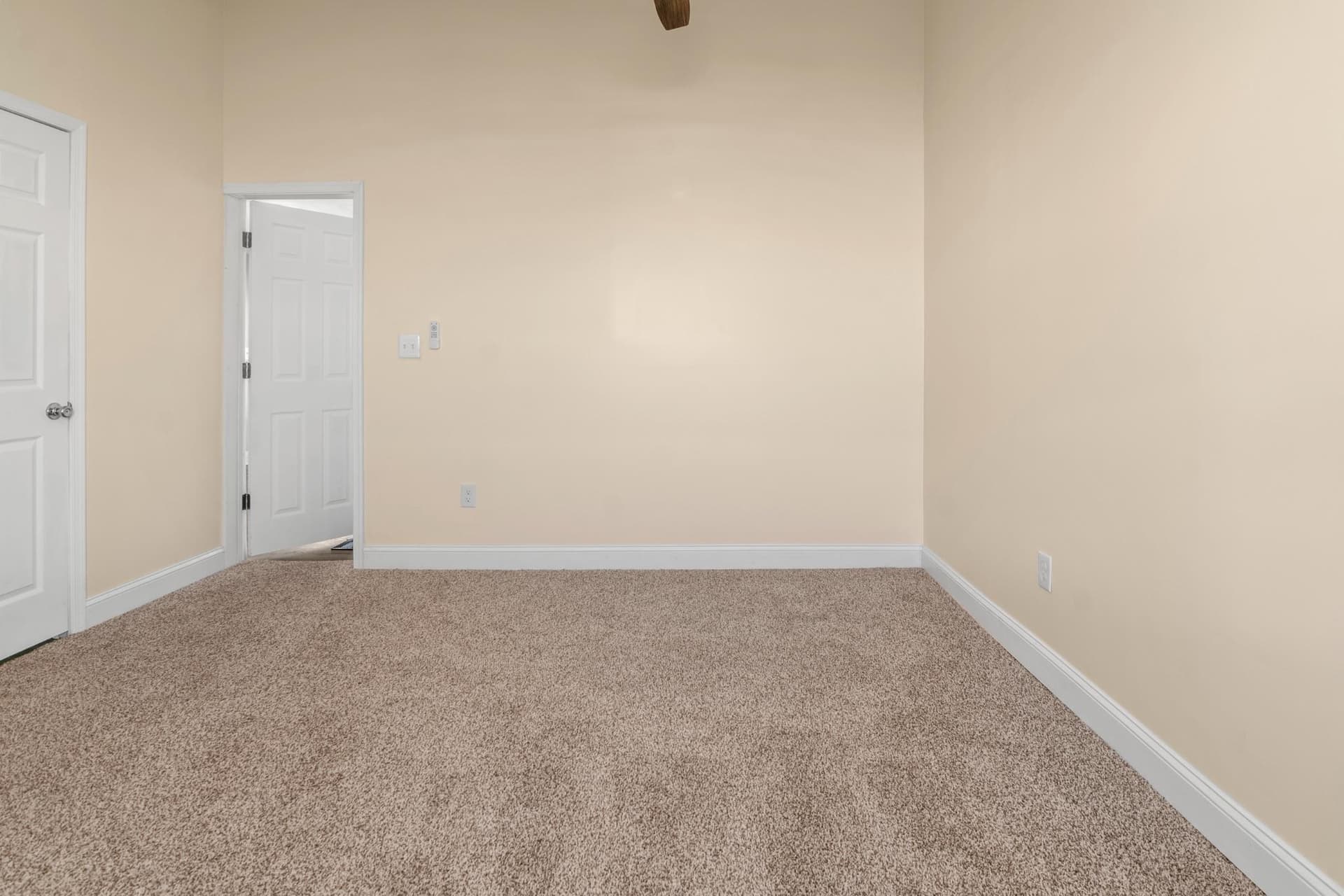315 Riverside Drive photo 20
