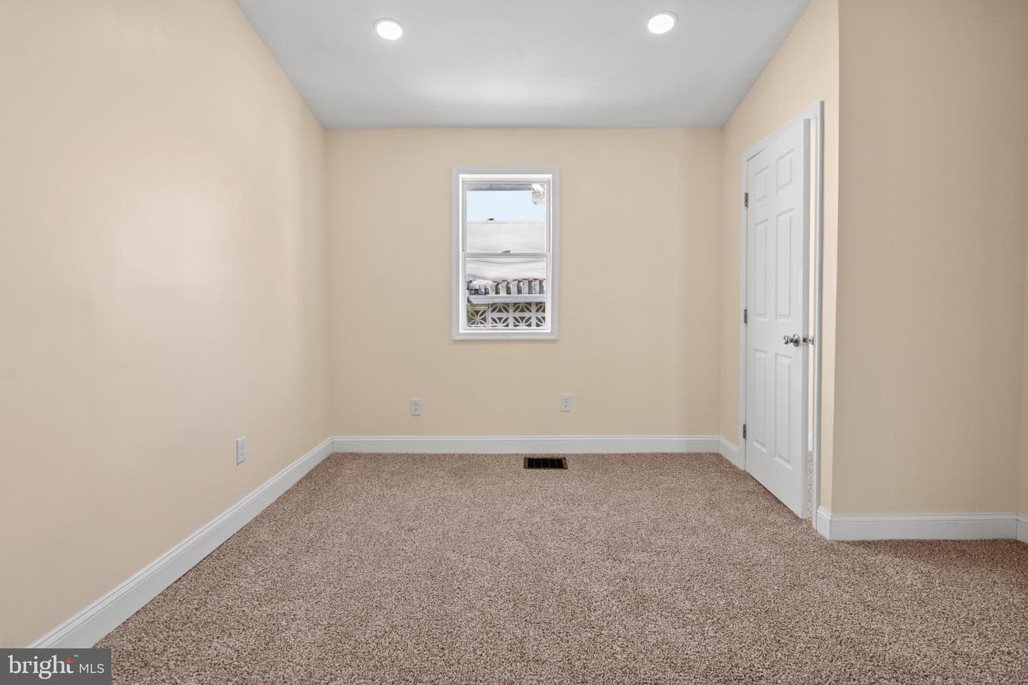 315 Riverside Drive photo 21
