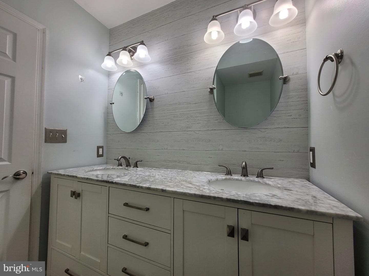 6 Elphin Court #201 photo 12