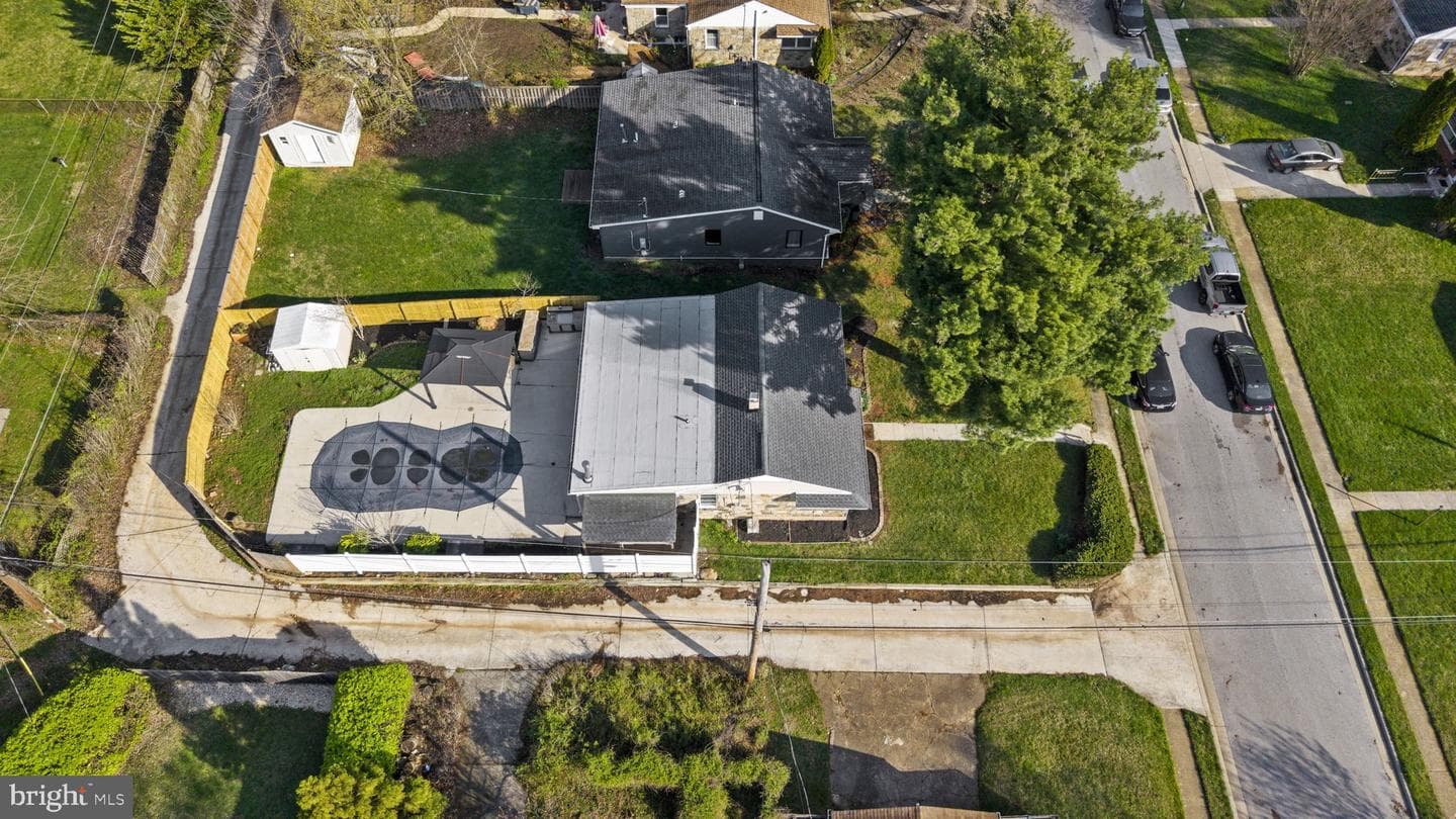 700 Greenwood Road photo 37