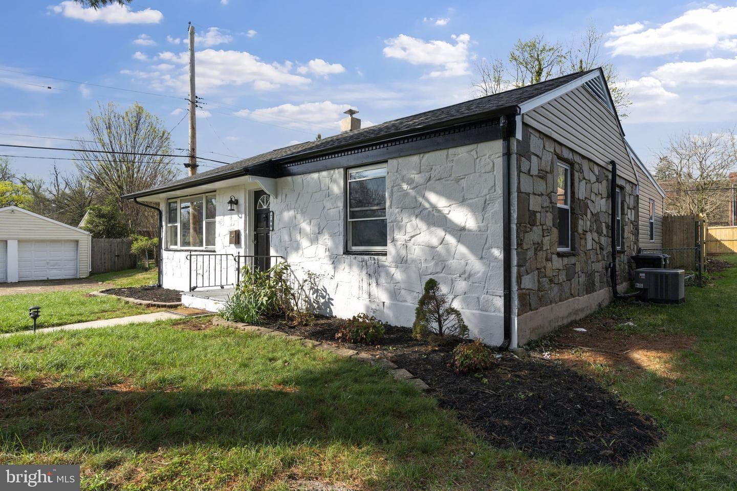 700 Greenwood Road photo 43