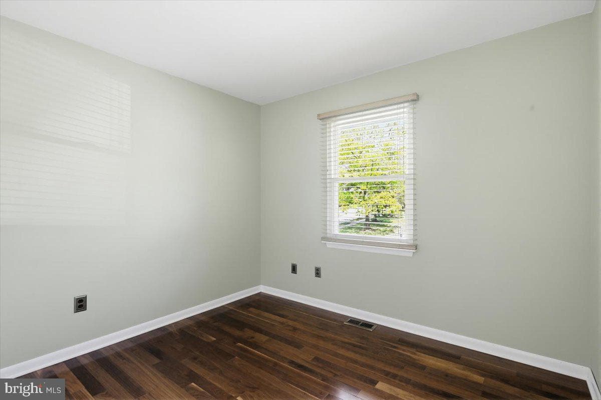 6807 Upper Mills Circle photo 22
