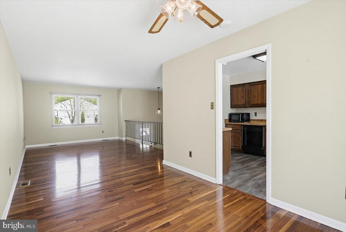 6807 Upper Mills Circle photo 6
