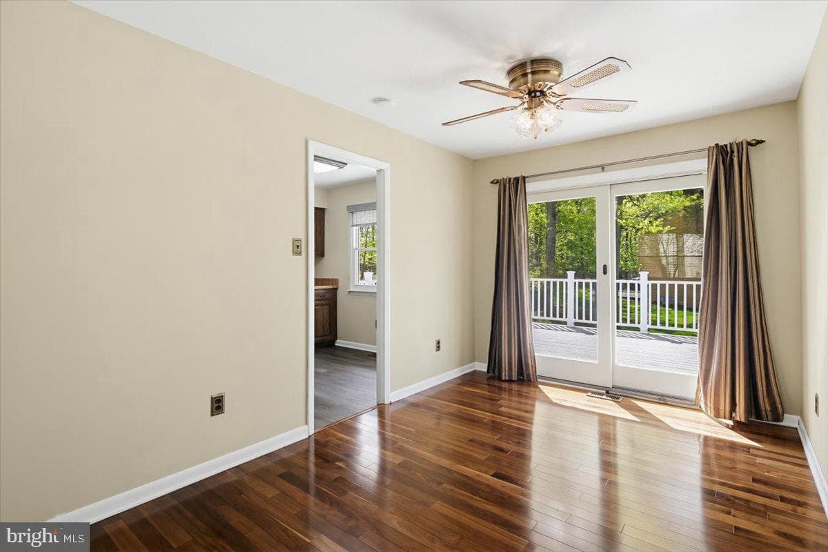 6807 Upper Mills Circle photo 9