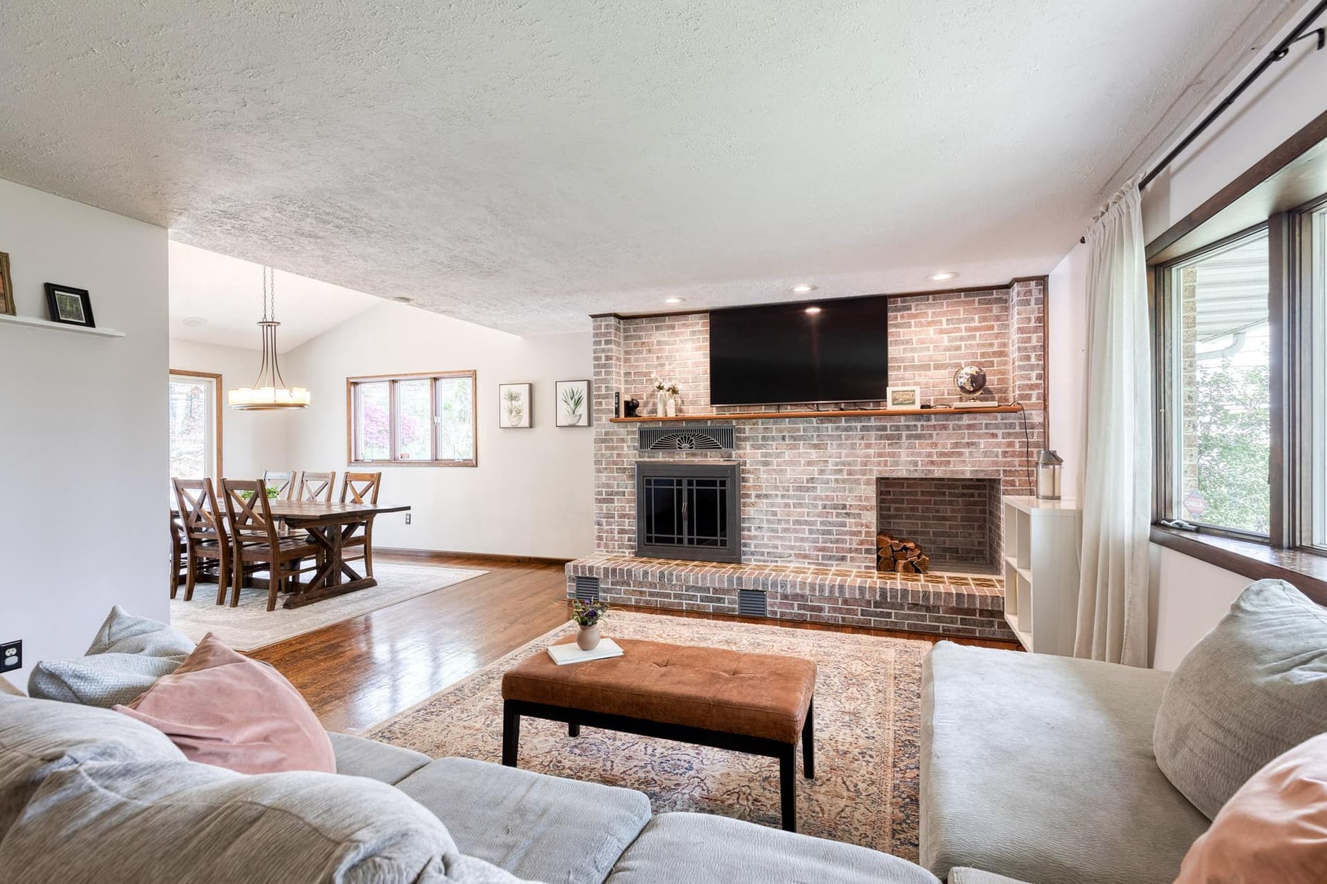 1608 Weyburn Road photo 2