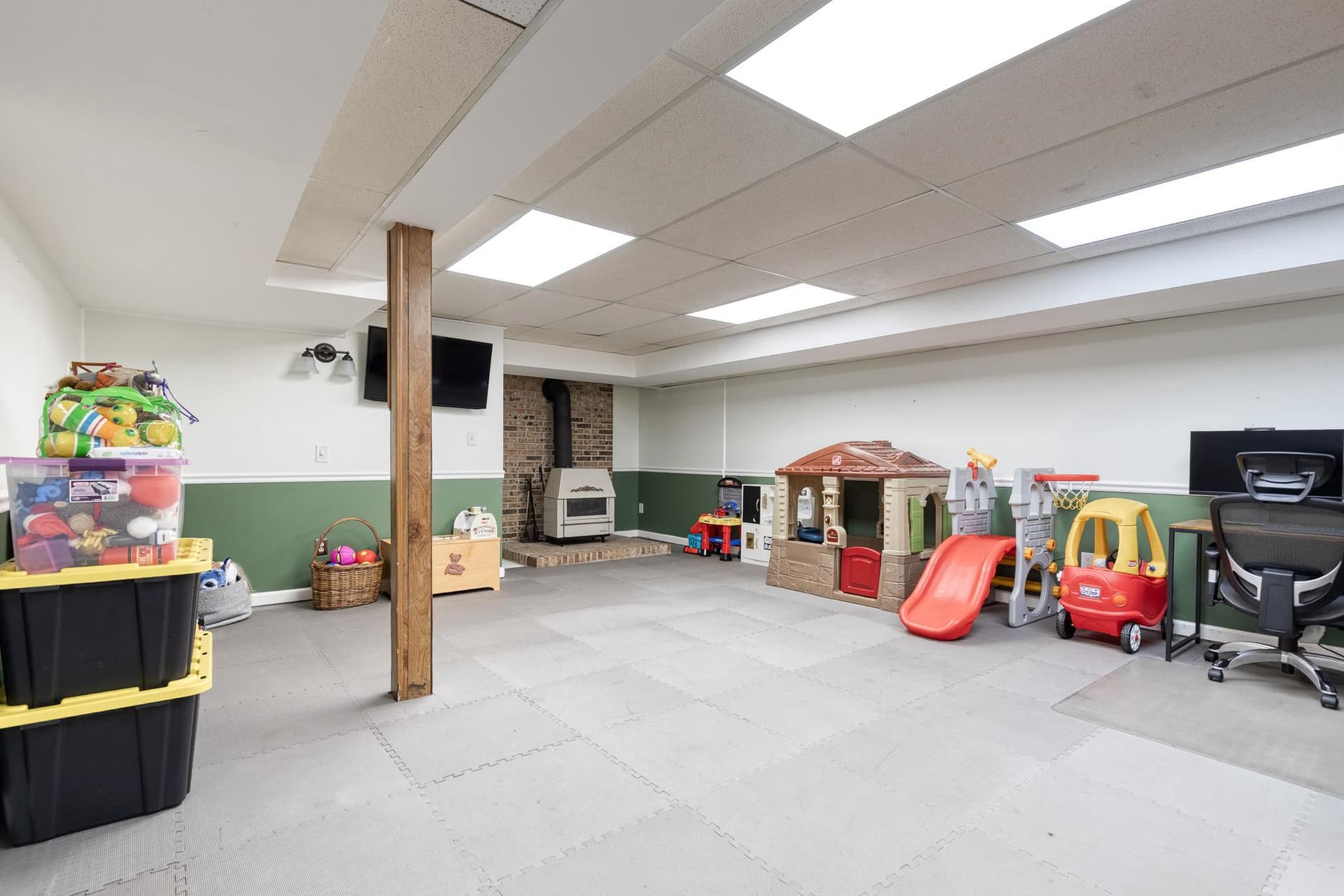 1608 Weyburn Road photo 36