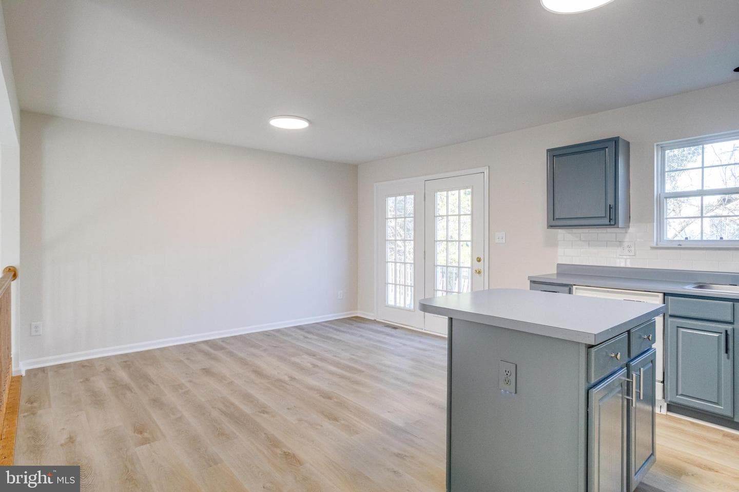 7923 Vernon Avenue photo 10