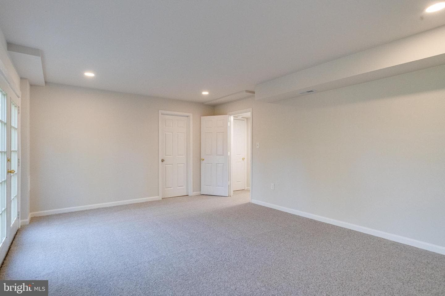 7923 Vernon Avenue photo 32