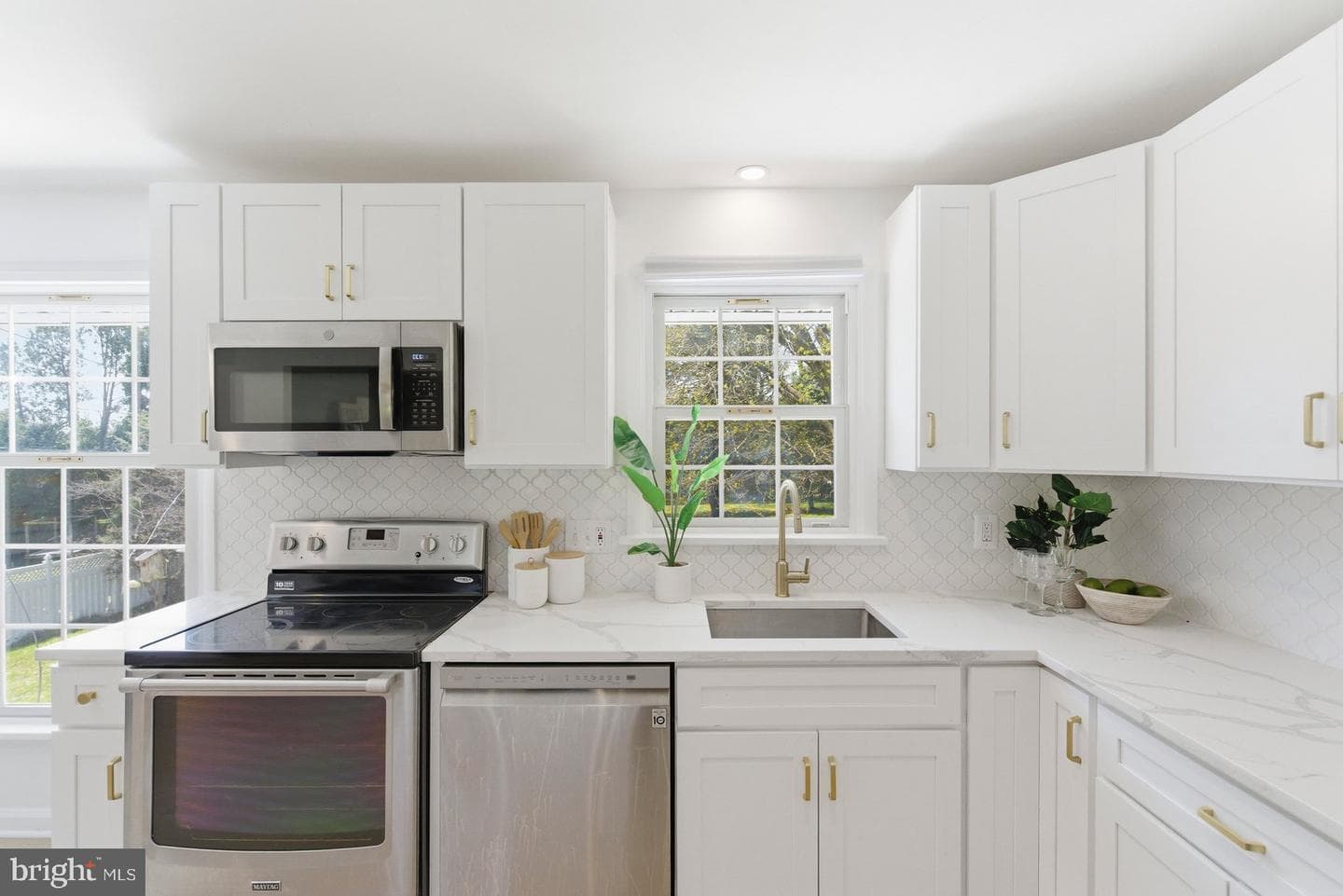419 Sherwood Road photo 11