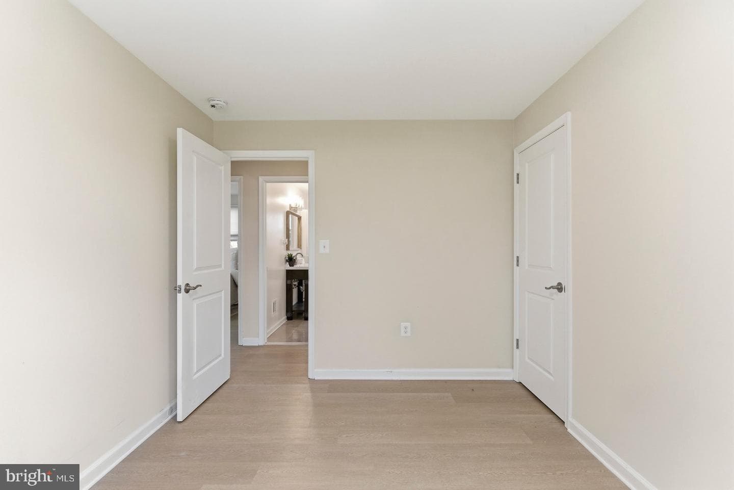 419 Sherwood Road photo 32
