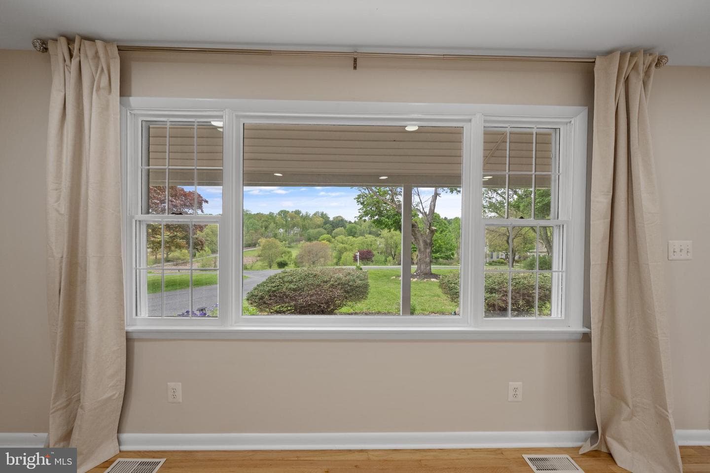 14009 Blenheim Road N photo 23