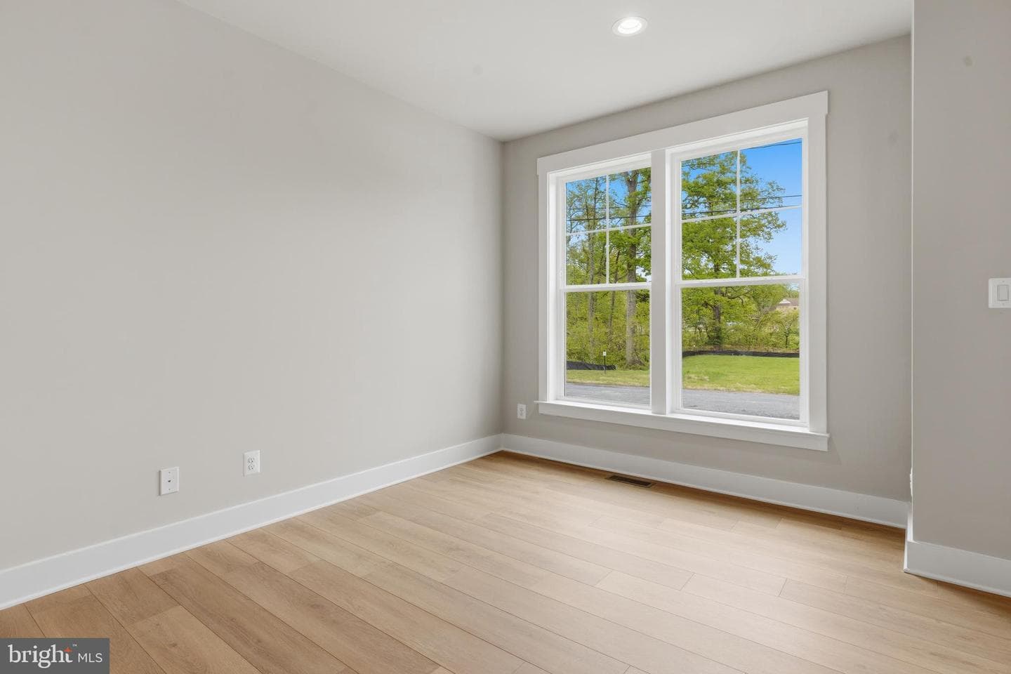 2028 William Avenue photo 21