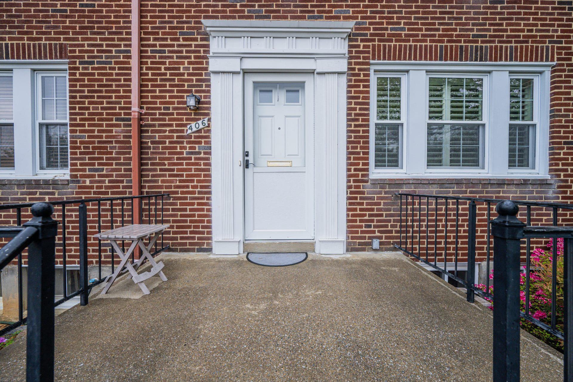 406 Greenlow photo 1