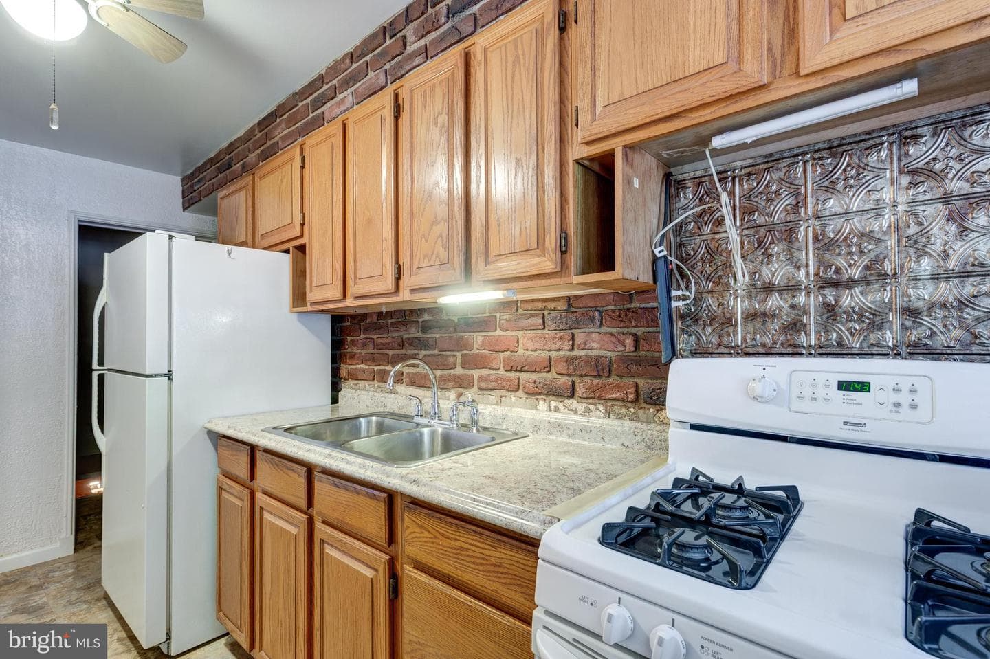 729 Aldworth Road photo 13