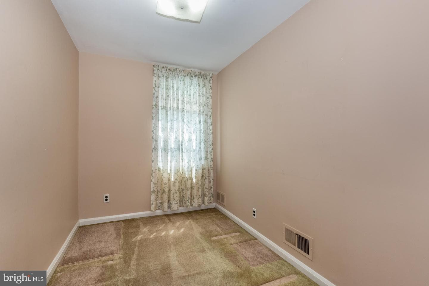 729 Aldworth Road photo 23