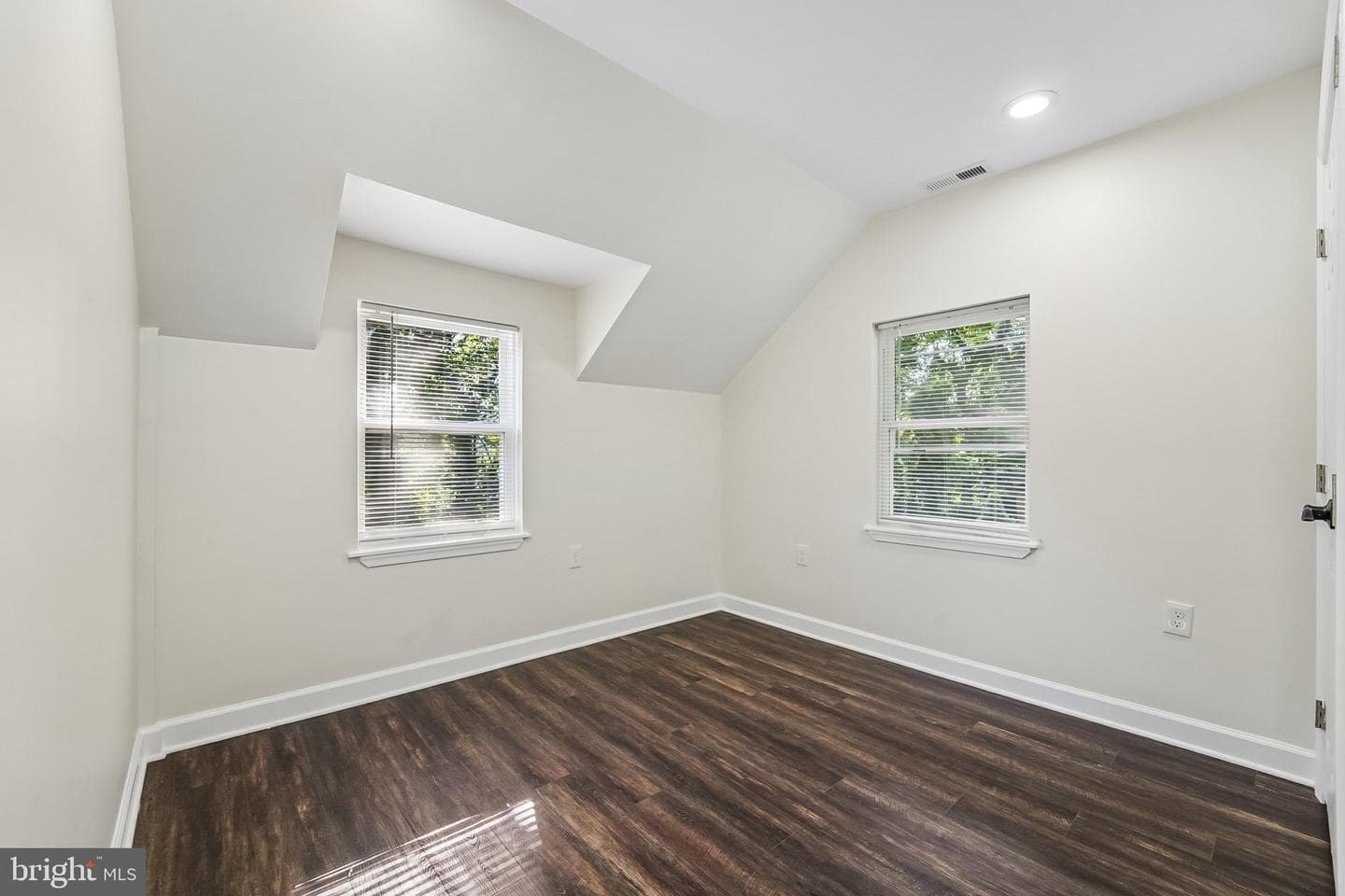 2502 Parkview Rd photo 17