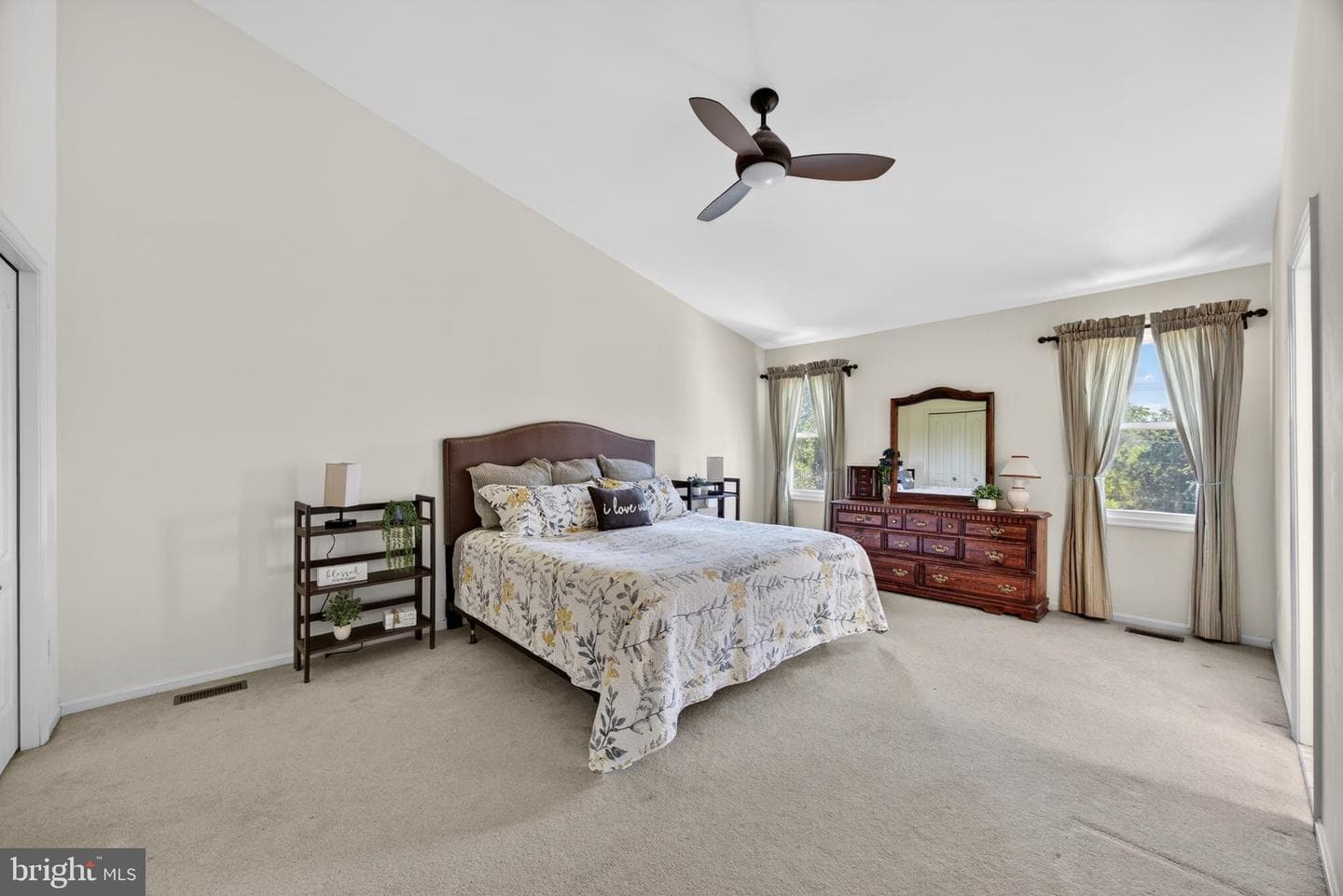 3 Stardust Court photo 44