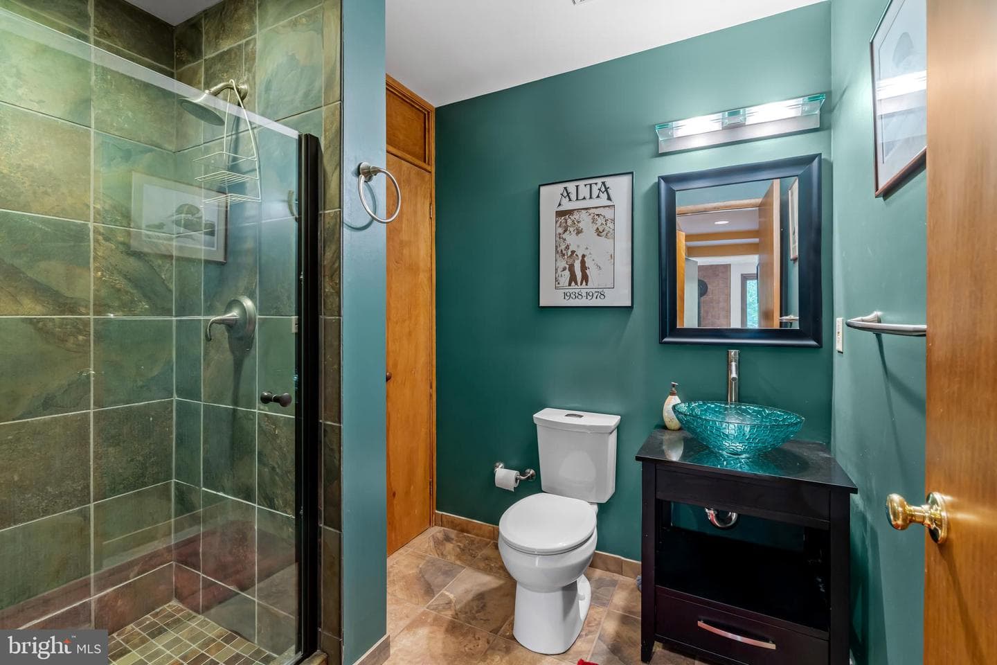 10 Chesterfield Court photo 28