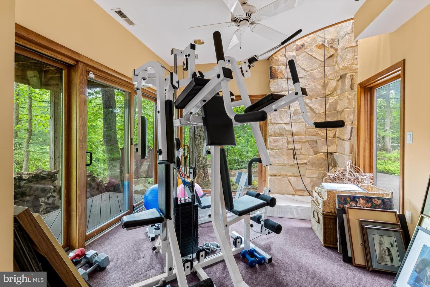 10 Chesterfield Court photo 31