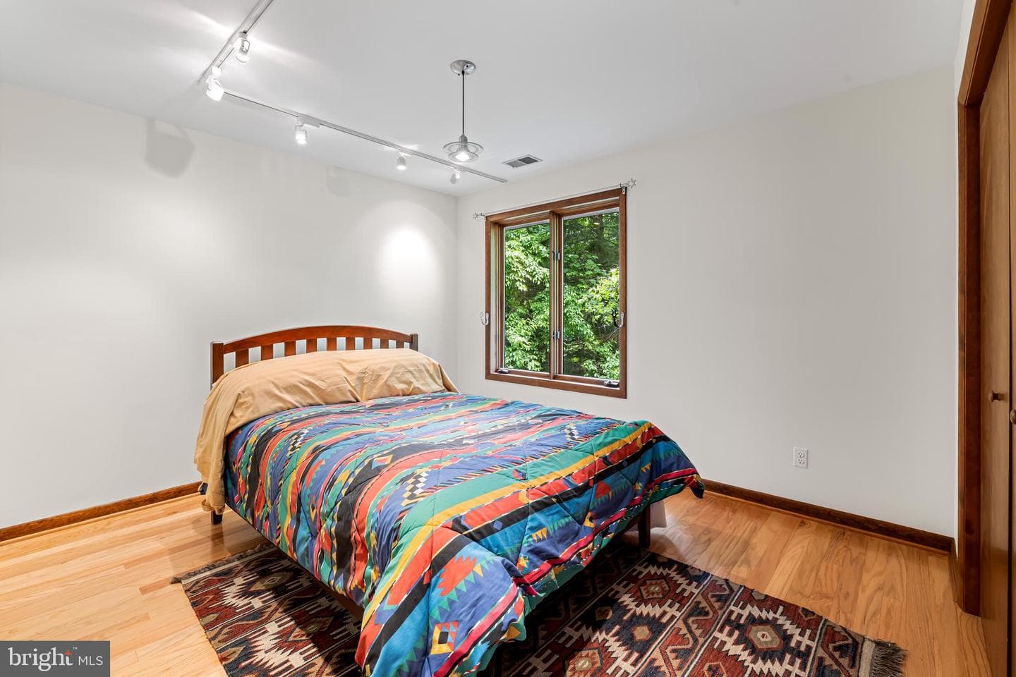 10 Chesterfield Court photo 36