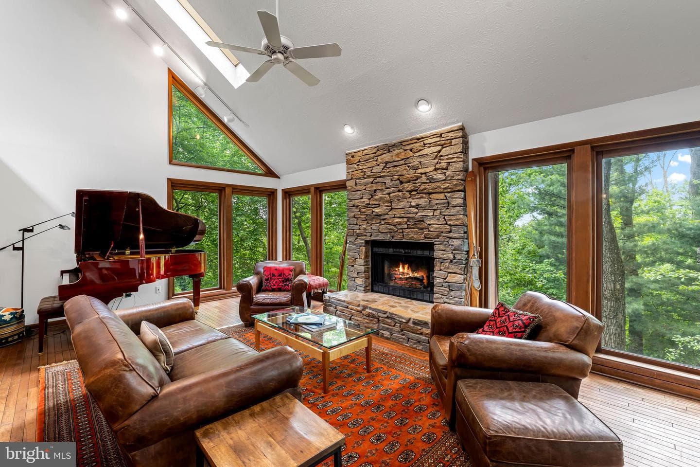 10 Chesterfield Court photo 4