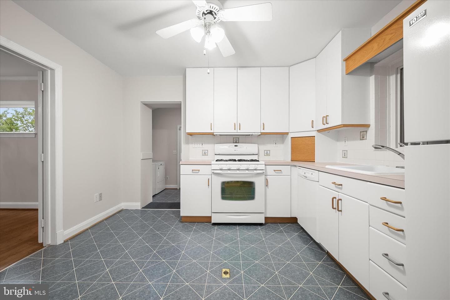11 Seminole Avenue photo 11