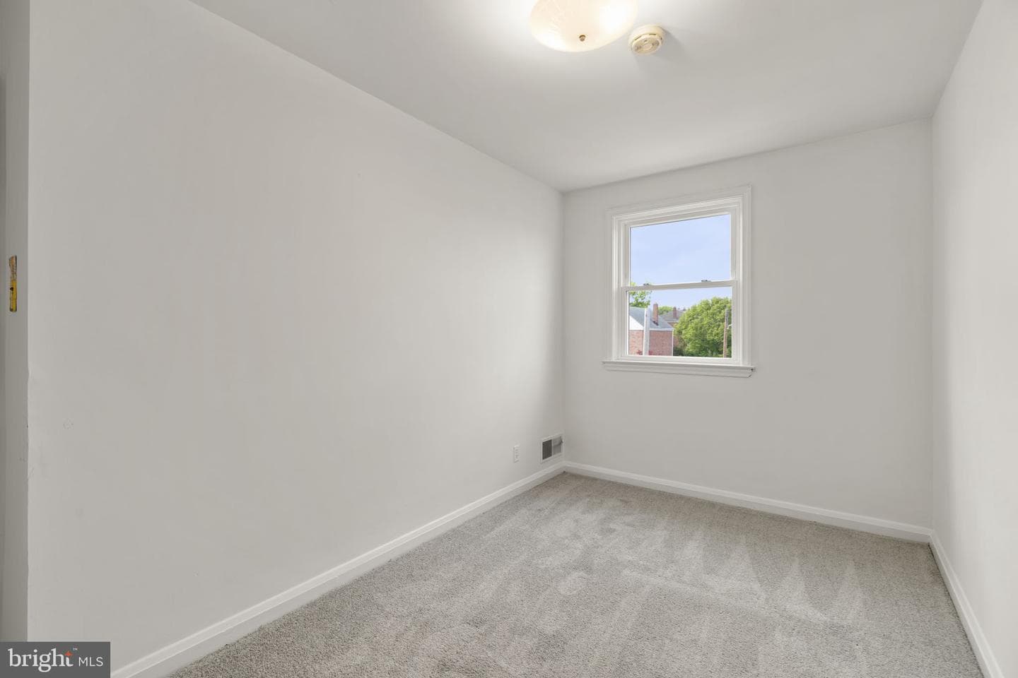 1245 Brewster Street photo 18