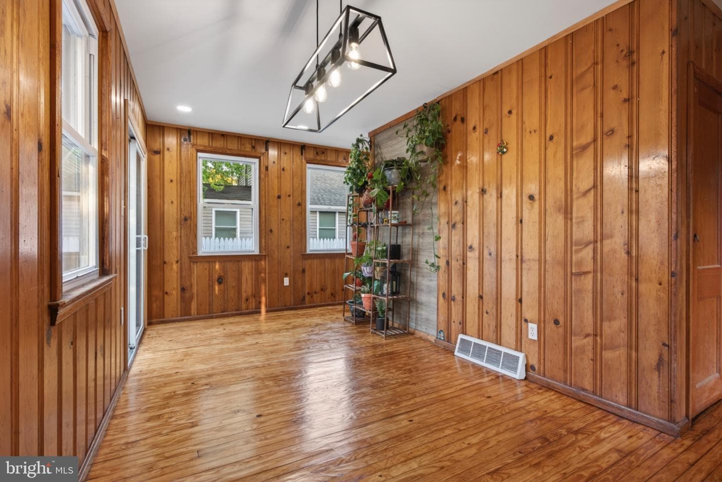 946 Martin Road photo 15
