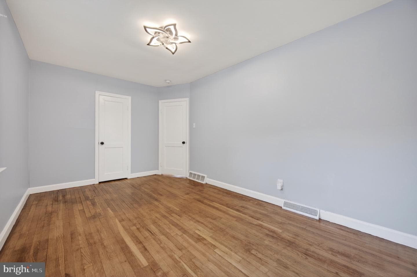 946 Martin Road photo 20