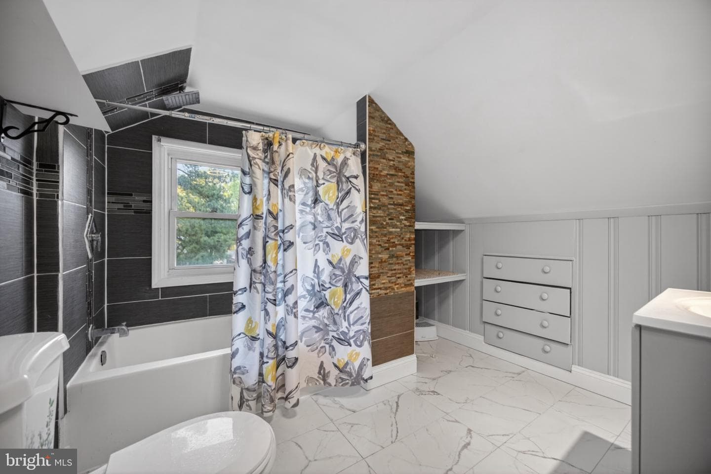 946 Martin Road photo 25