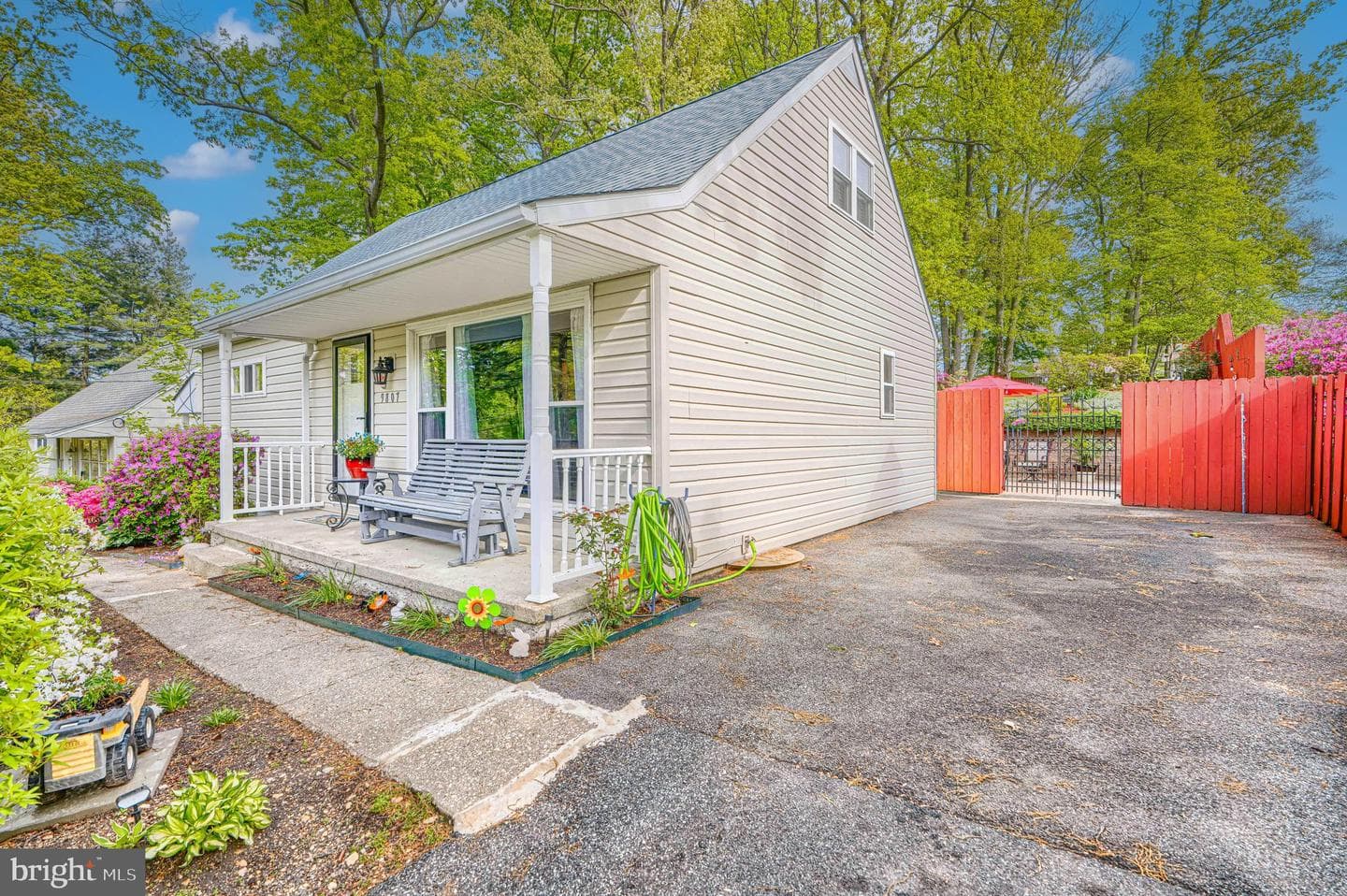 9807 Hilltop Drive photo 3