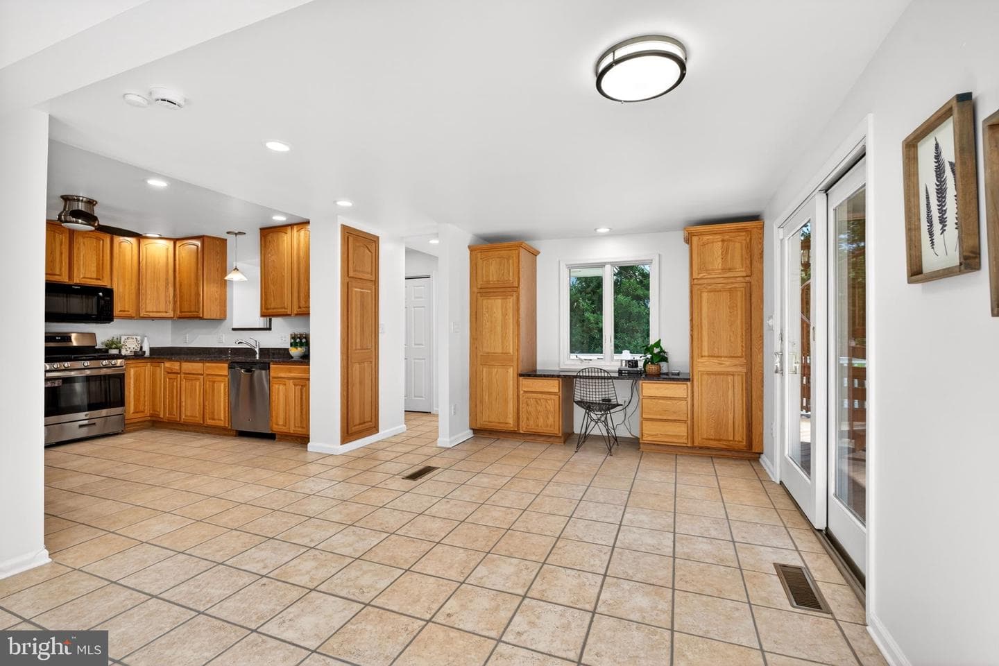 9 Maple Avenue photo 19