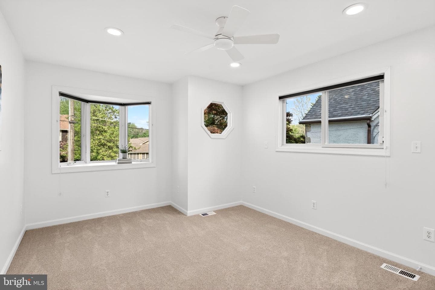 9 Maple Avenue photo 24
