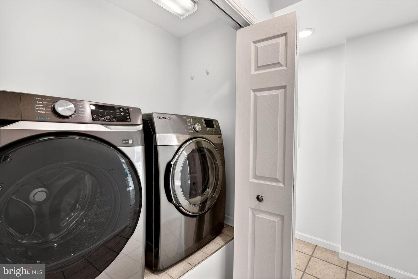 9 Maple Avenue photo 28