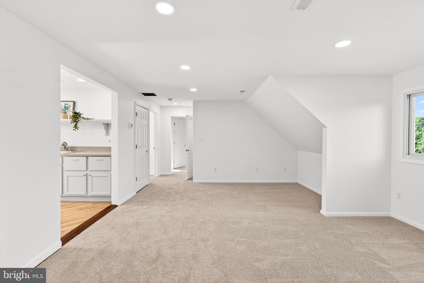 9 Maple Avenue photo 38