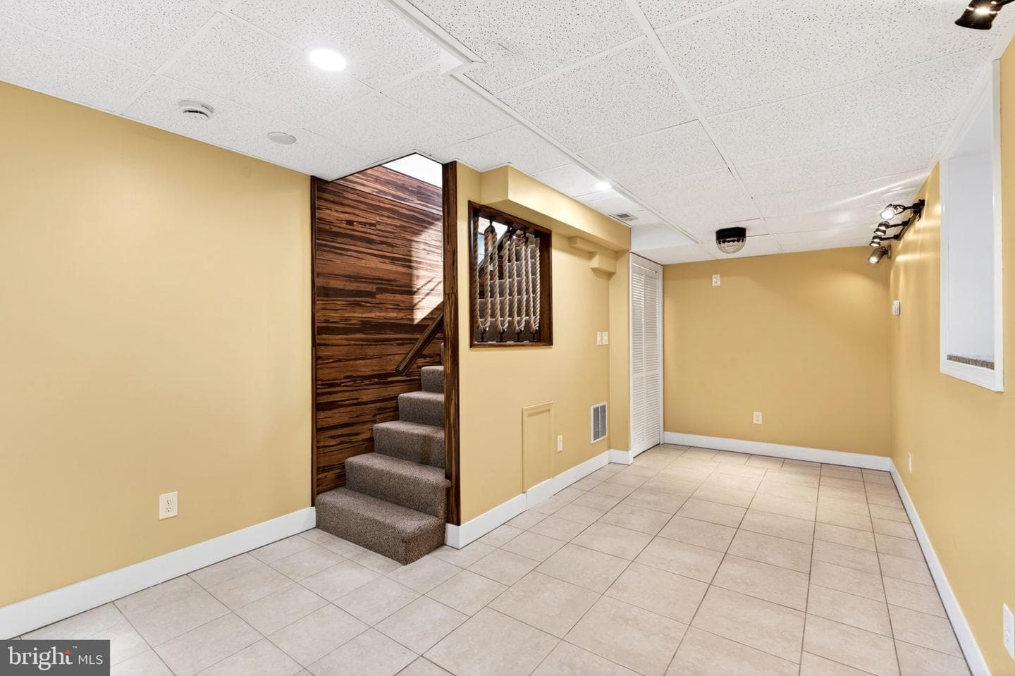 9 Maple Avenue photo 63