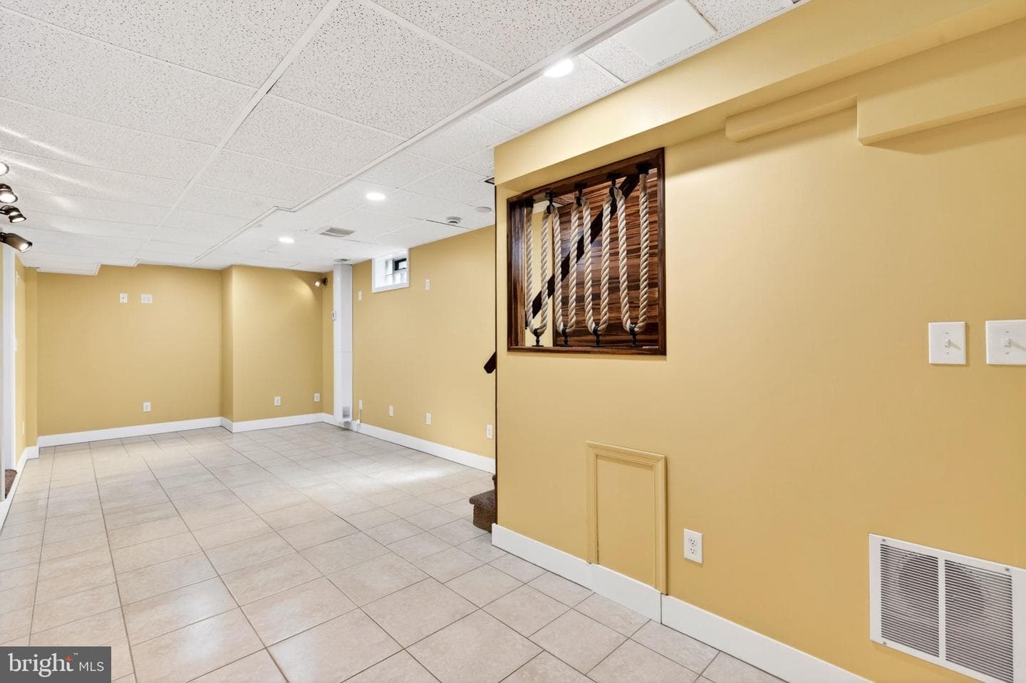 9 Maple Avenue photo 64