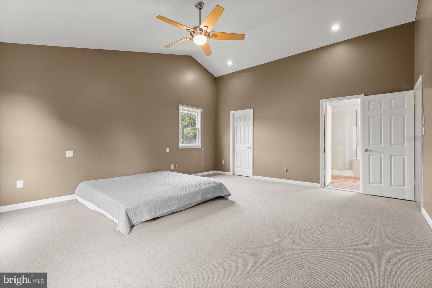 16 Charing Court photo 29