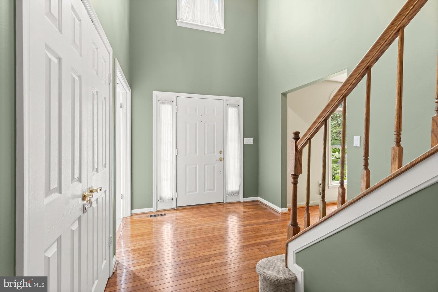 16 Charing Court photo 3