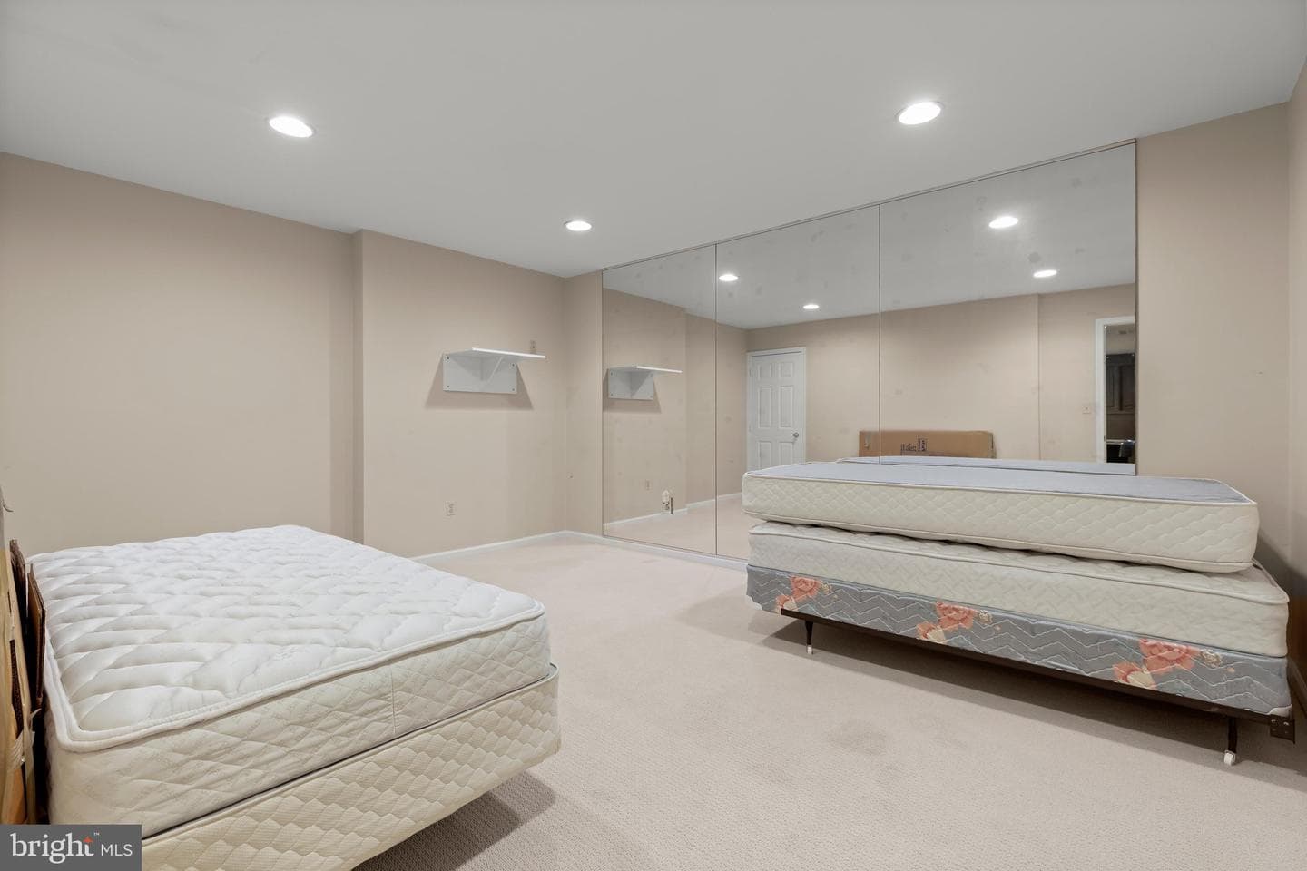 16 Charing Court photo 49
