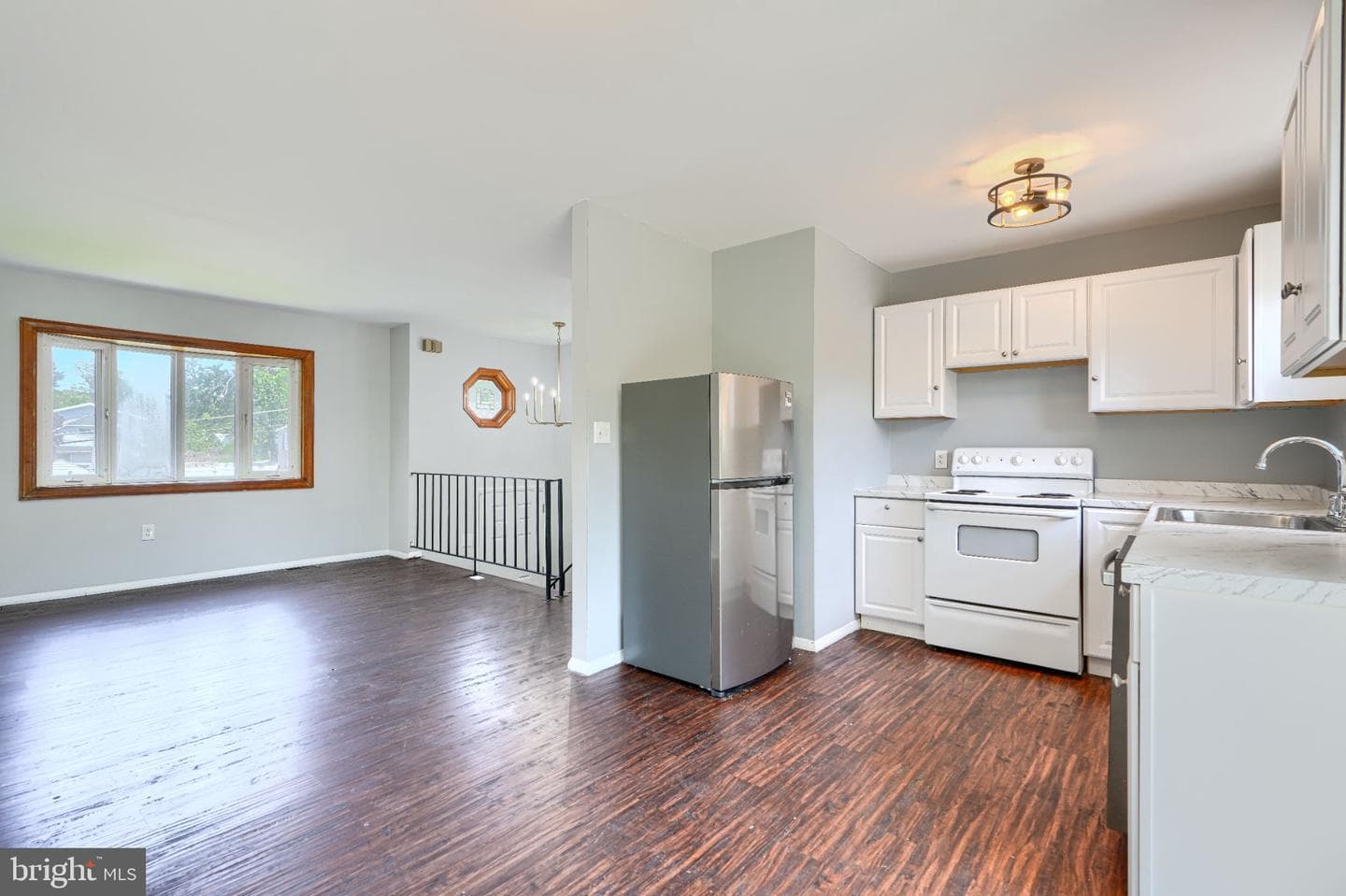 4317 Leola Avenue photo 9