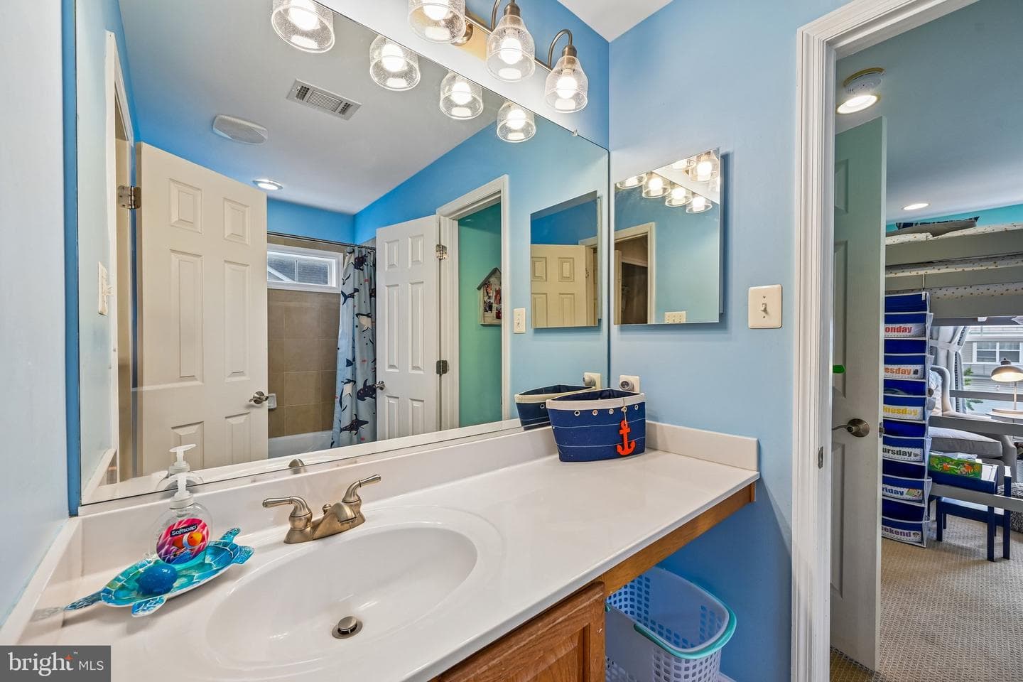 100 Newmarket Court photo 34