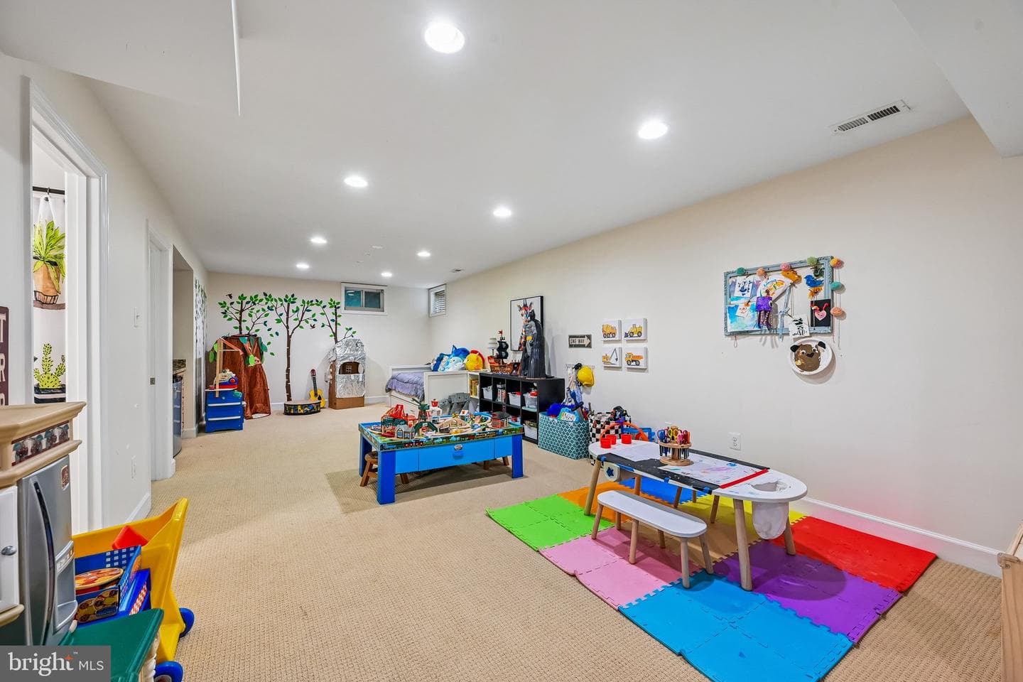 100 Newmarket Court photo 39