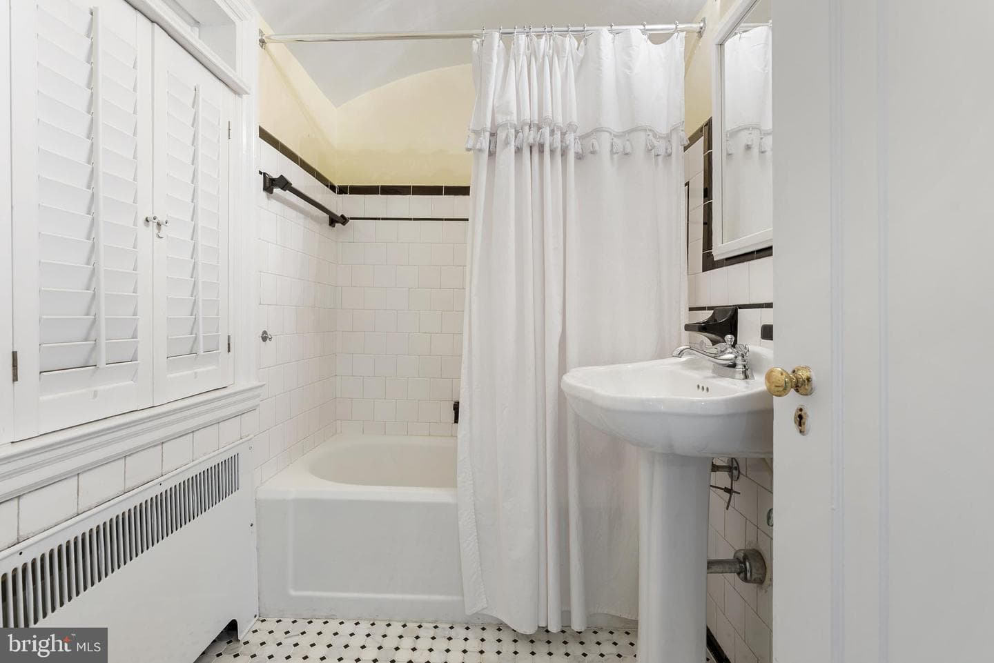818 Kingston Road photo 29