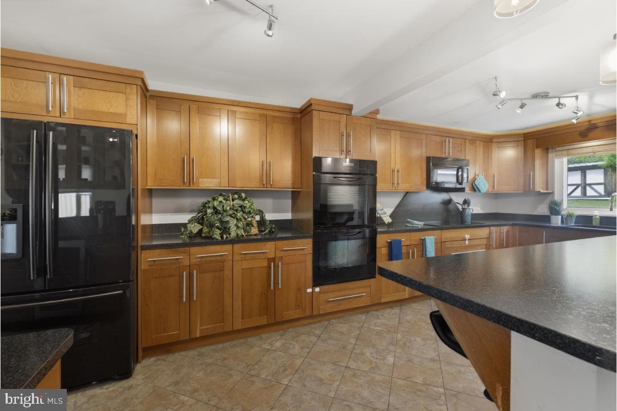 1304 Woodbridge Road photo 9