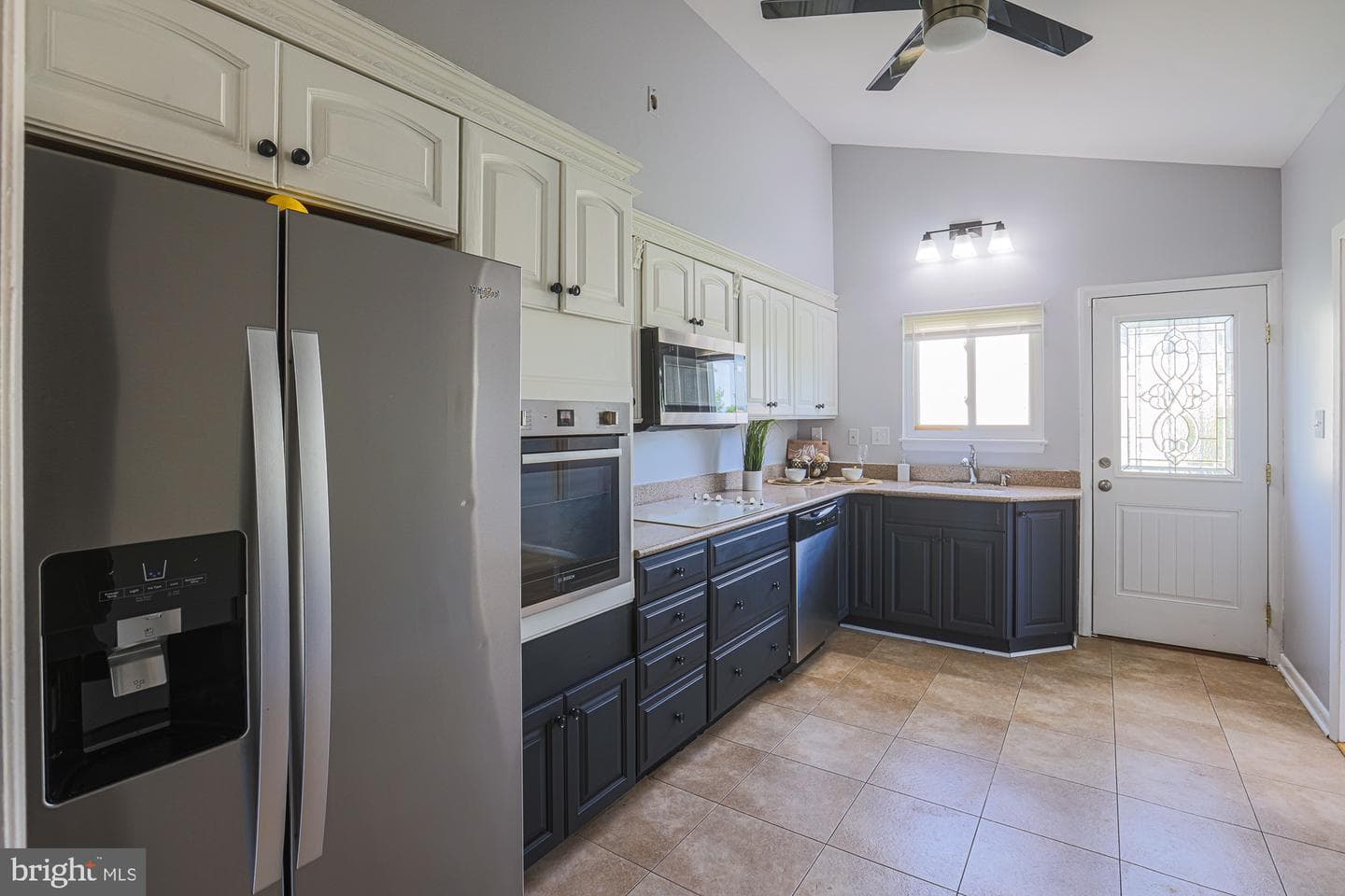 803 Woodglen Place photo 4