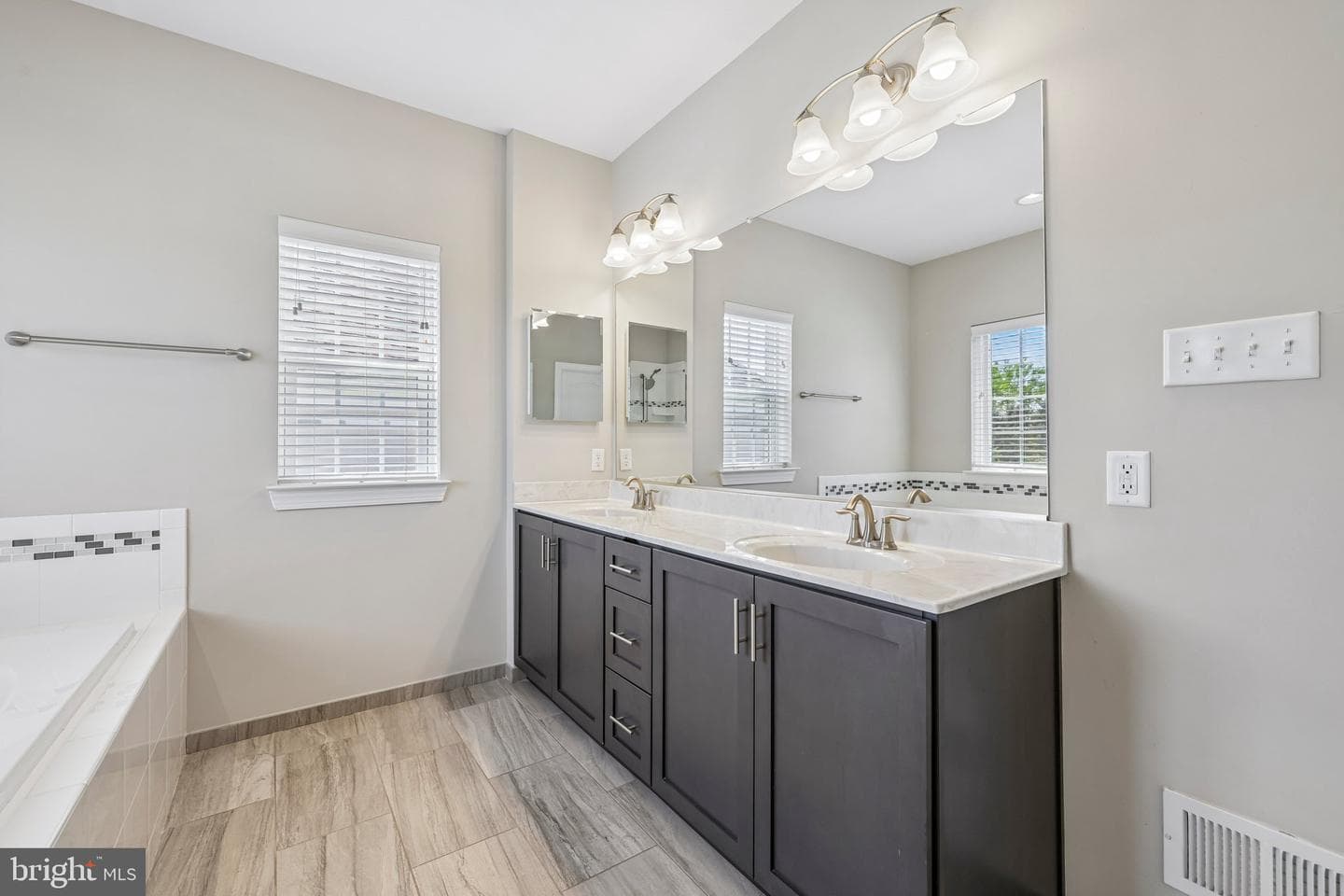 6517 Totteridge photo 35