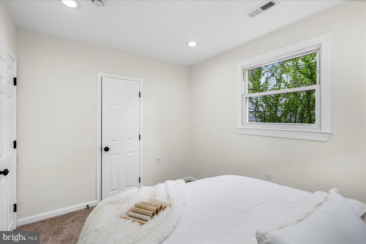 741 Leafydale Ter photo 11