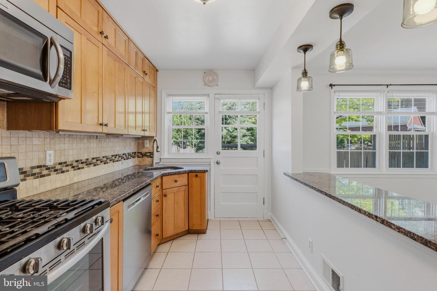 7037 Heathfield photo 17