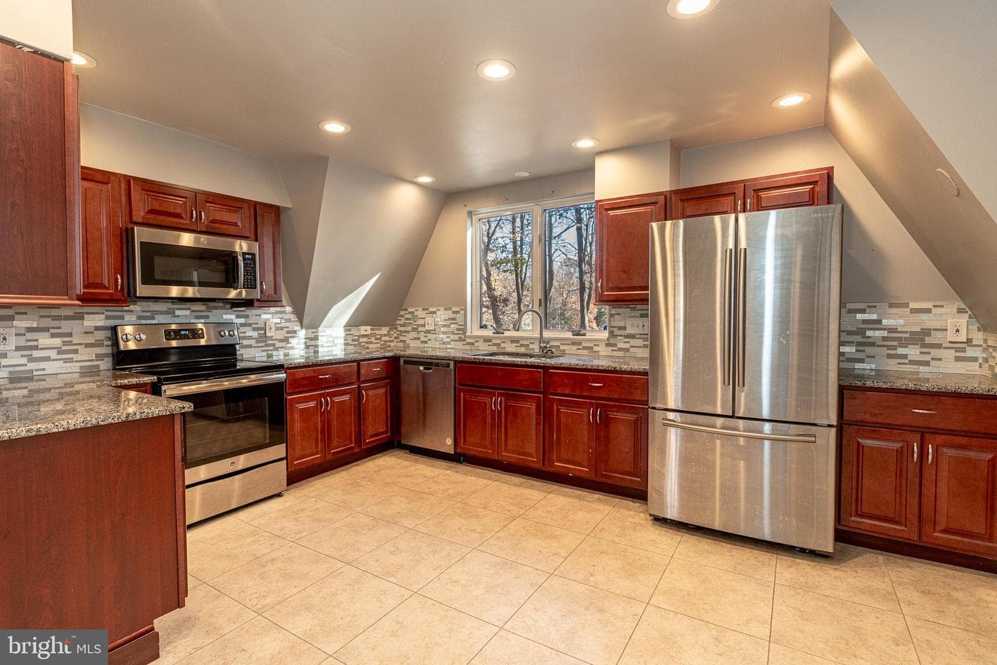 811 Cedar Avenue photo 11
